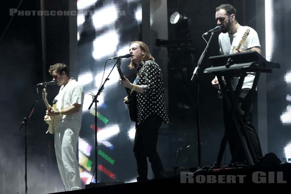 TWO DOOR CINEMA CLUB - 2016-08-26 - SAINT CLOUD - Domaine National - Grande Scene - 